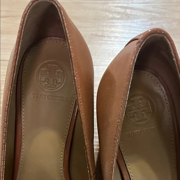 Classic, beautiful Tory Burch Block Heels - Picture 2 of 6